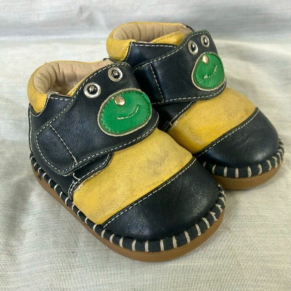 Baby size 14 leather cozy fuzzy lined Velcro tie shoes with rubber sole - Picture 1 of 15
